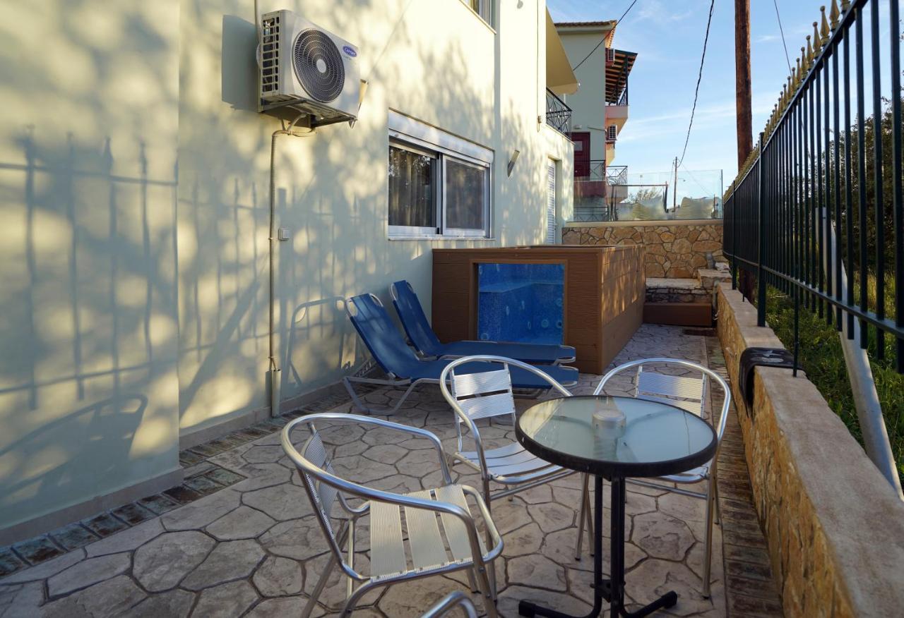 Semiramis Suites With Pool カラマタ エクステリア 写真