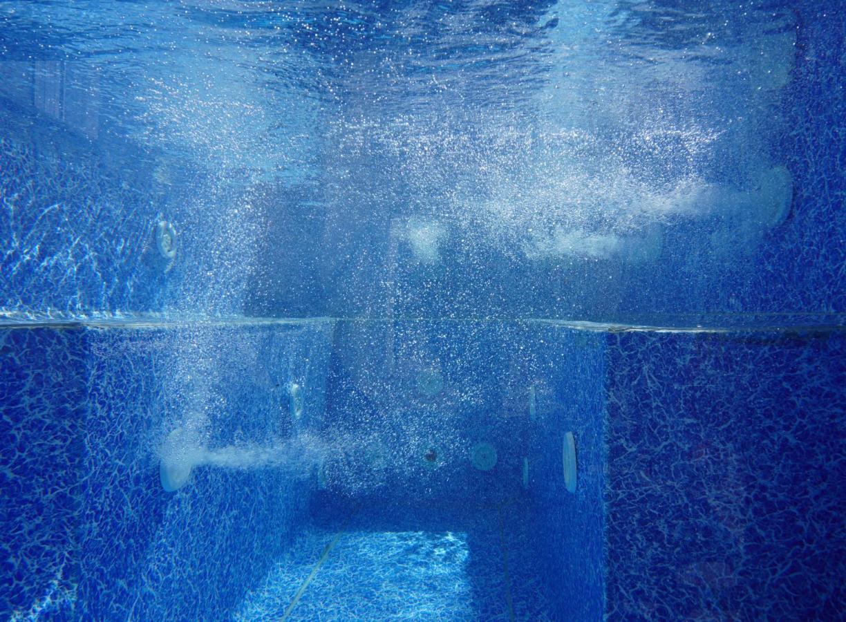 Semiramis Suites With Pool カラマタ エクステリア 写真