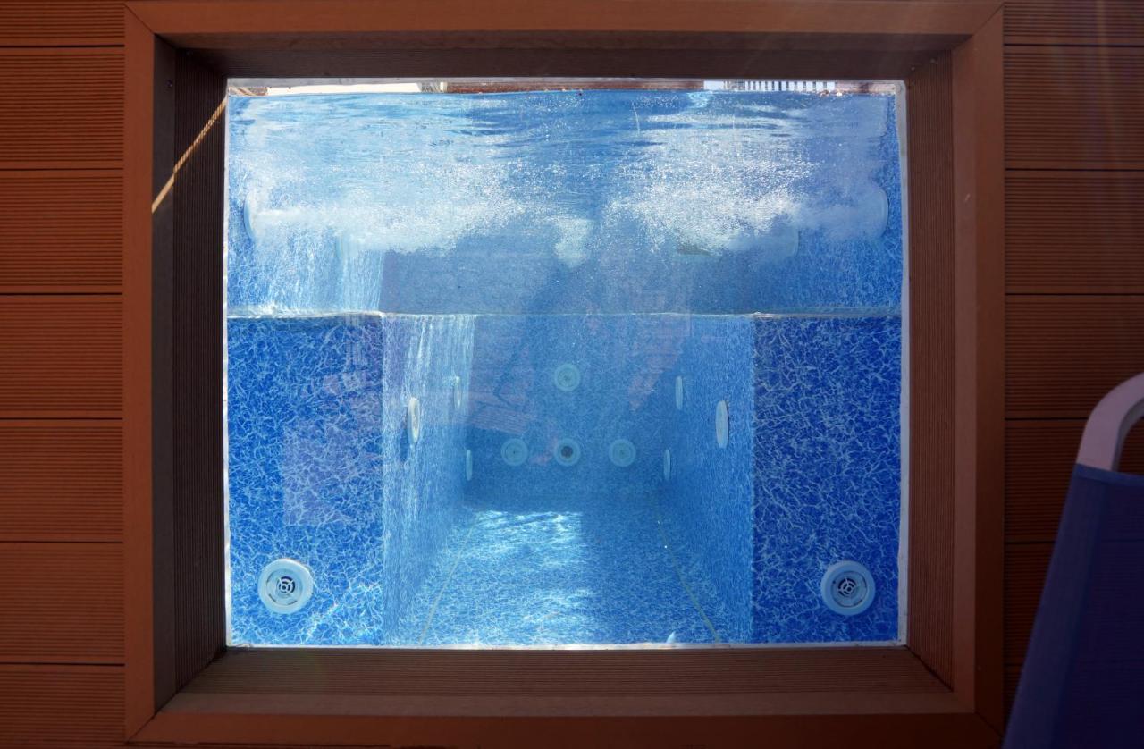Semiramis Suites With Pool カラマタ エクステリア 写真