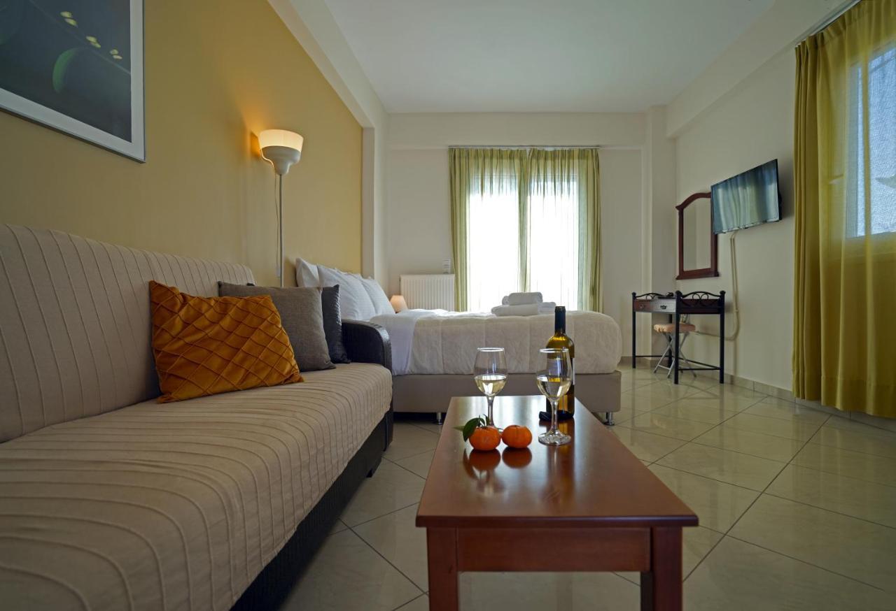 Semiramis Suites With Pool カラマタ エクステリア 写真