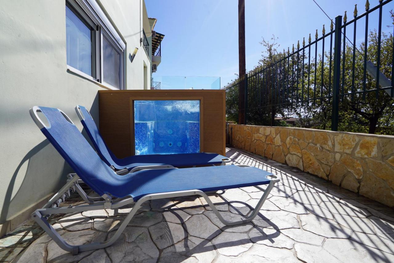 Semiramis Suites With Pool カラマタ エクステリア 写真