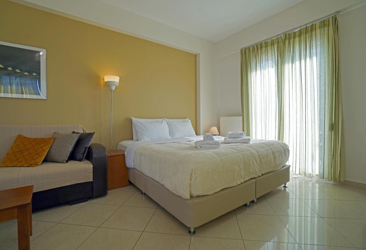 Semiramis Suites With Pool カラマタ エクステリア 写真