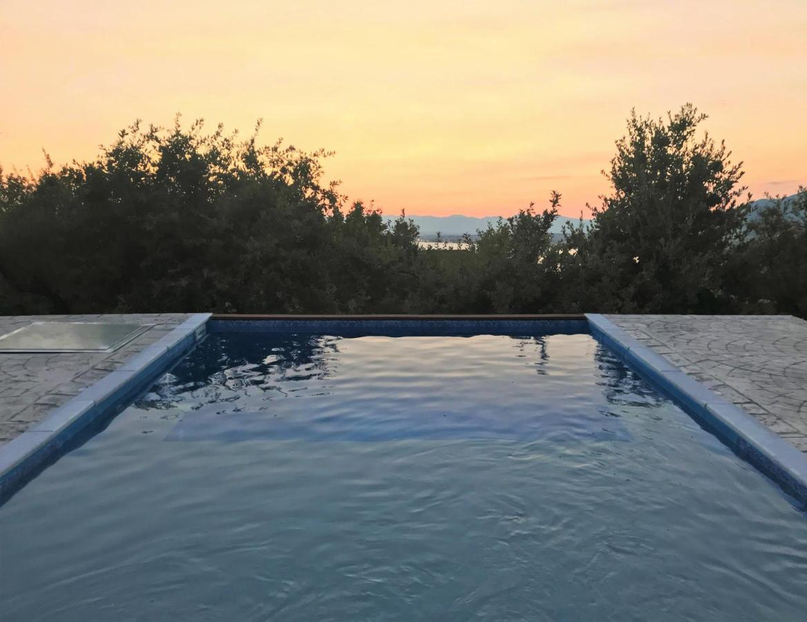 Semiramis Suites With Pool カラマタ エクステリア 写真
